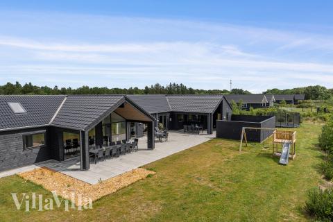 Dieses schöne Poolhaus Nr. 605 mit Platz für 24 Personen liegt in Westjütland