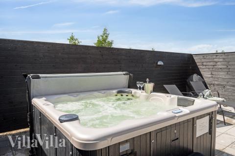 Das Luxusferienhaus Nr. 605 bietet u. a. einen tollen Whirlpool