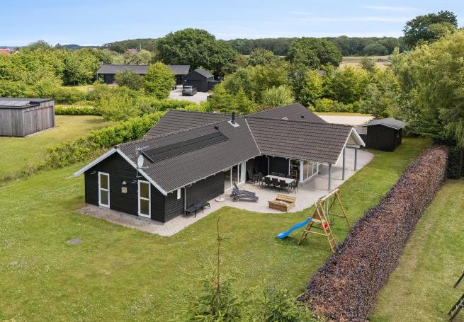 Dieses schöne Poolhaus Nr. 268 mit Platz für 14 Personen liegt in Ostjütland