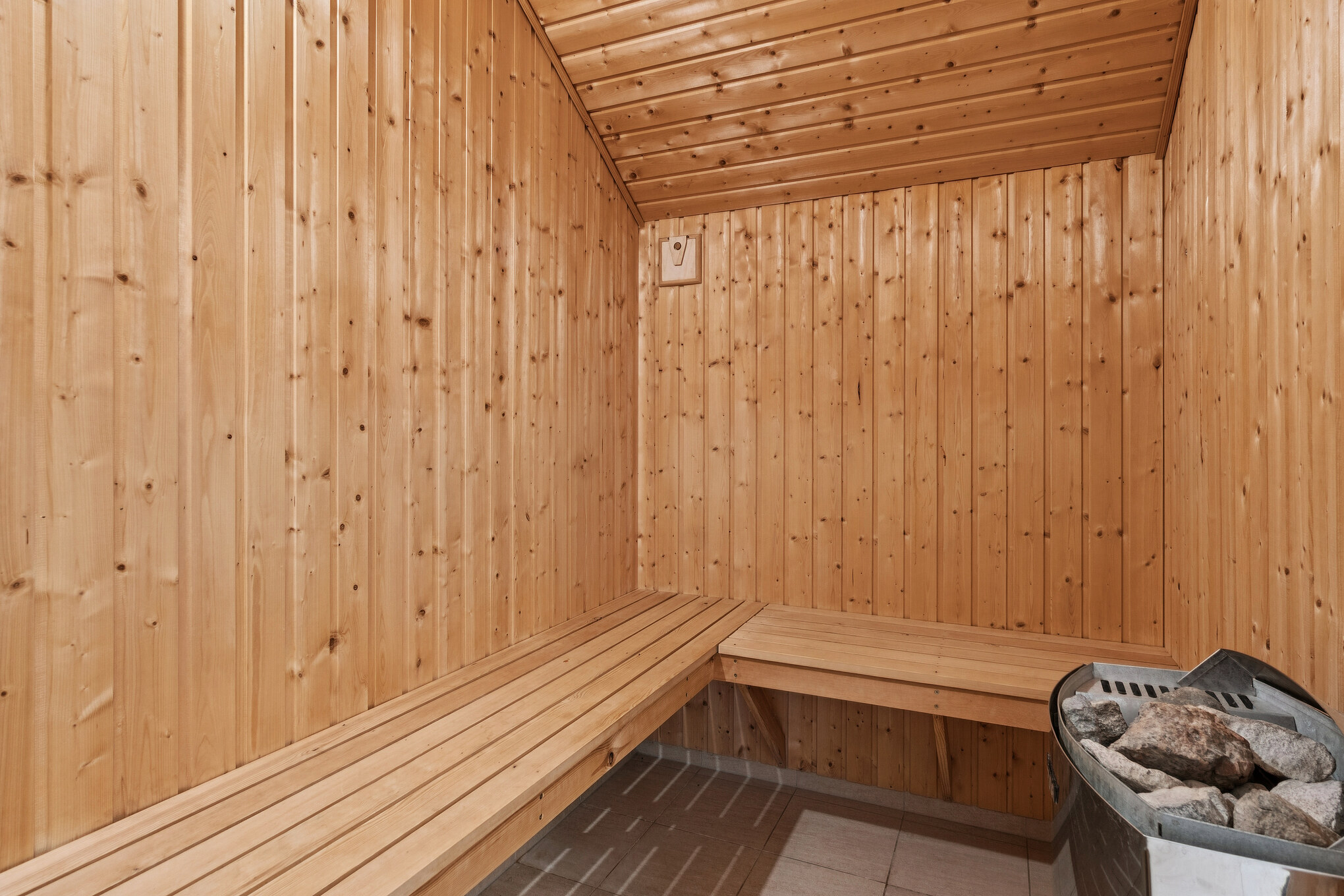 Genießen Sie die heiße Sauna im Luxusferienhaus Nr. 268 für 14 Personen