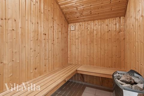 Genießen Sie die heiße Sauna im Luxusferienhaus Nr. 268 für 14 Personen