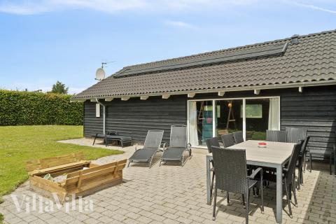 Genießen Sie einen Grillabend auf der Terrasse des Luxusferienhauses Nr. 268 in Ostjütland