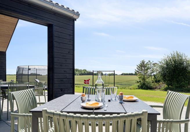 Das Luxusferienhaus Nr. 667 hat eine tolle Terrasse, die mit hochwertigen Gartenmöbeln für 18 Personen ausgestattet ist.