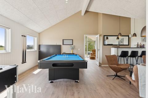 Neben den vielen schönen Stunden, die man im Poolbereich des Hauses verbringen kann, bietet das Luxusferienhaus 667 auch Spielevergnügen bei Billard/Tischtennis und Darts