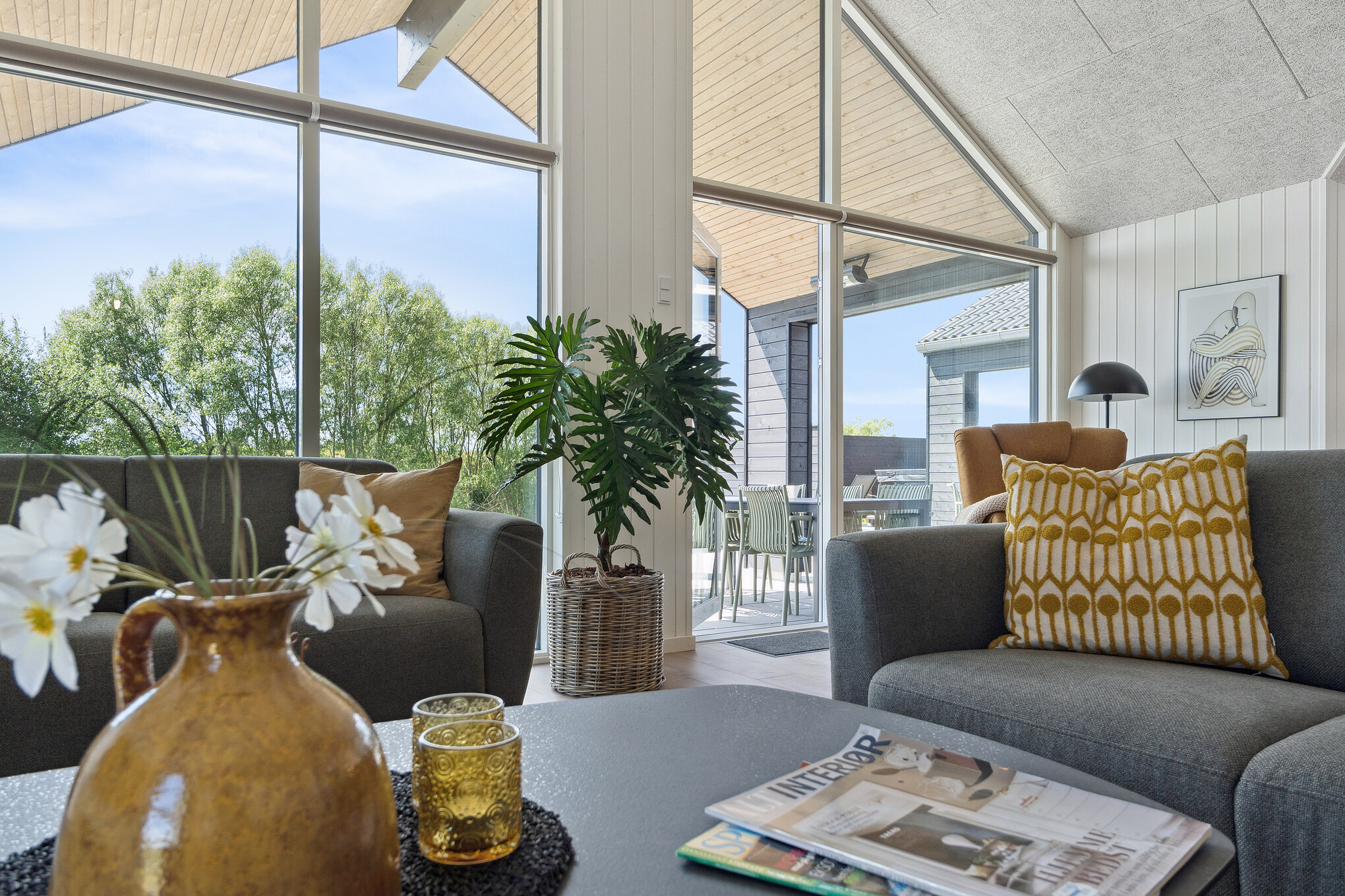 Die Couch im Luxusferienhaus Nr. 667 in Fünen und seine Inseln lädt zu Gesellschaftsspielen oder zu Kinoabenden ein.