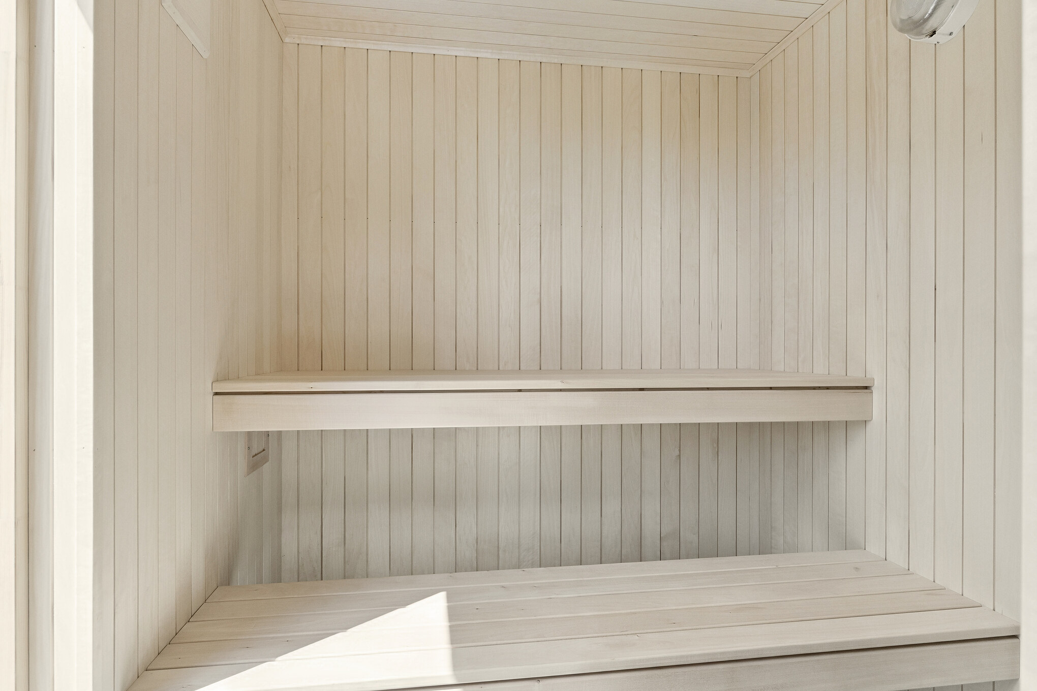Genießen Sie die heiße Sauna im Luxusferienhaus Nr. 667 für 18 Personen