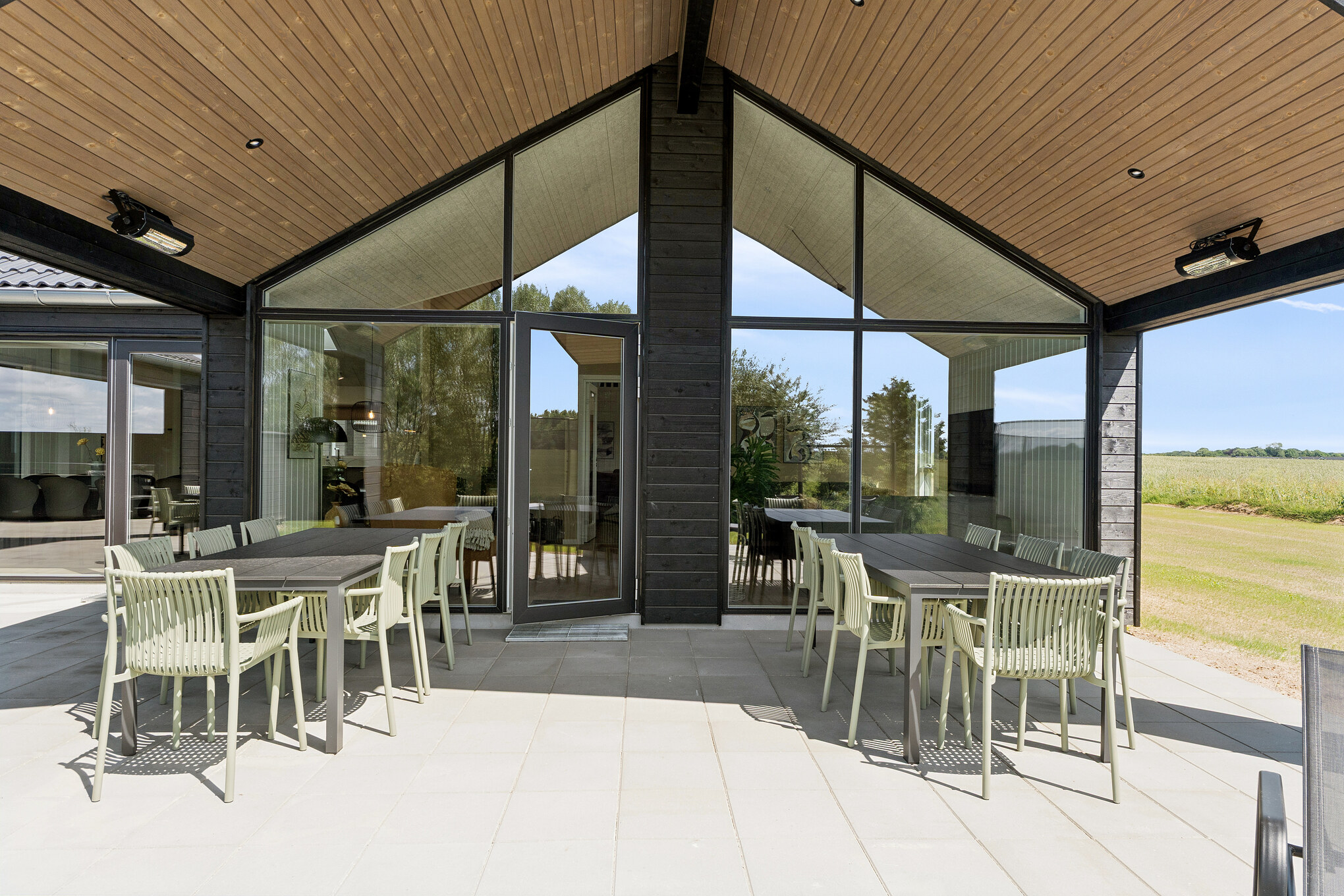 Große Terrasse am Luxusferienhaus Nr. 667 in Fünen und seine Inseln.