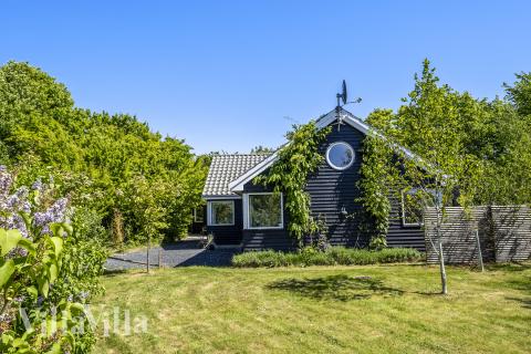 Dieses schicke Poolhaus Nr. 339 liegt in Nordseeland und bietet Platz für 16 Personen.