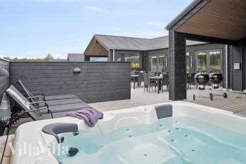 Das Luxusferienhaus Nr. 652 bietet u. a. einen tollen Whirlpool