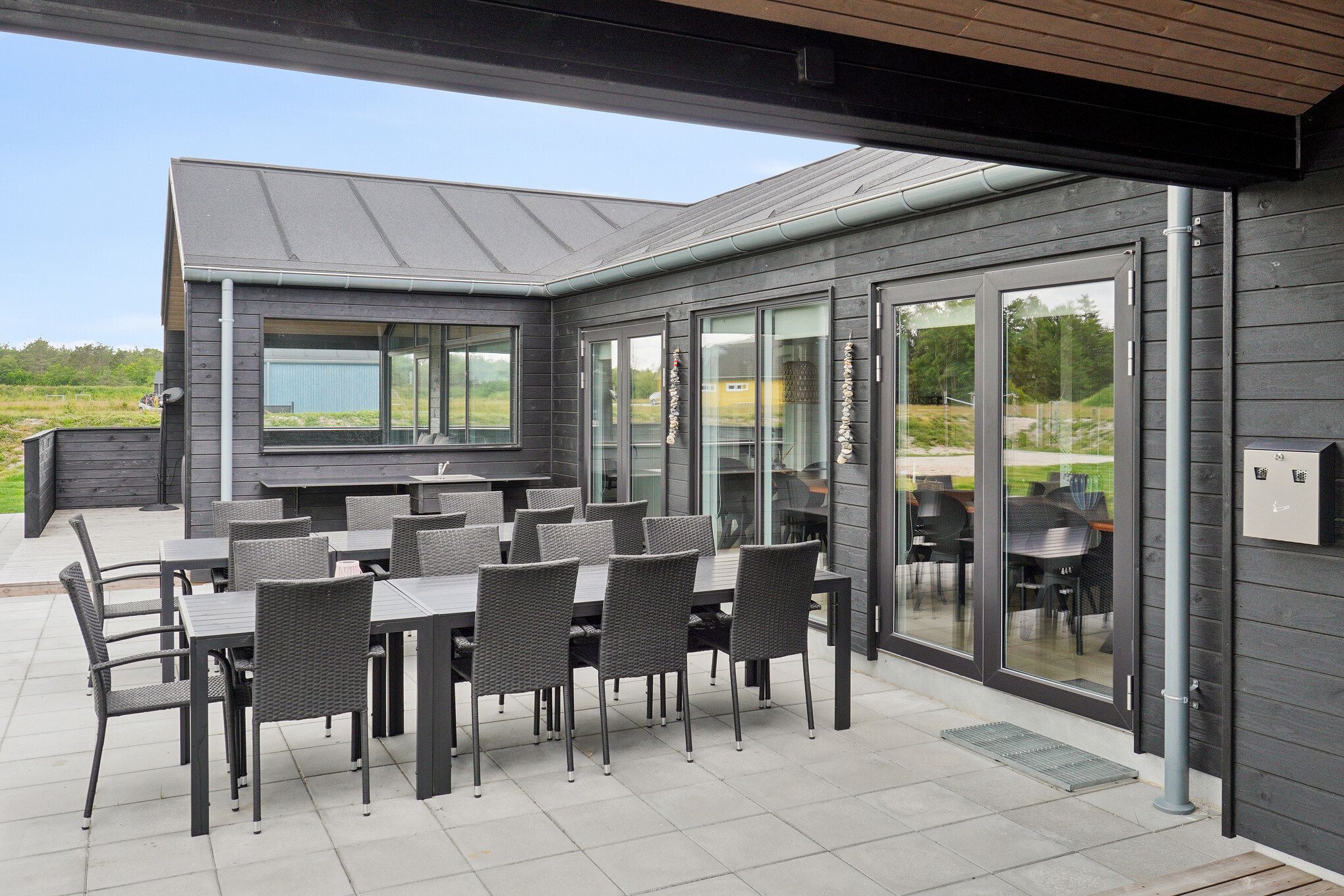 Auf der Terrasse des Ferienhauses Nr. 652 ist Platz für 20 Personen.