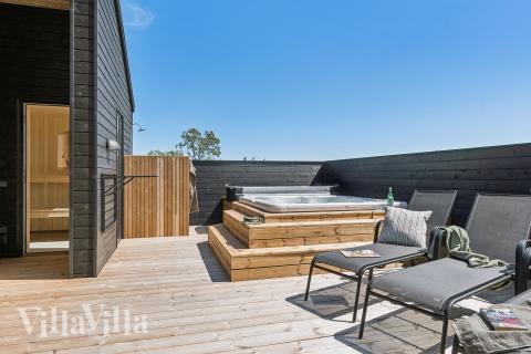 Das Luxusferienhaus Nr. 656 hat eine tolle Terrasse, die mit hochwertigen Gartenmöbeln für 20 Personen ausgestattet ist.