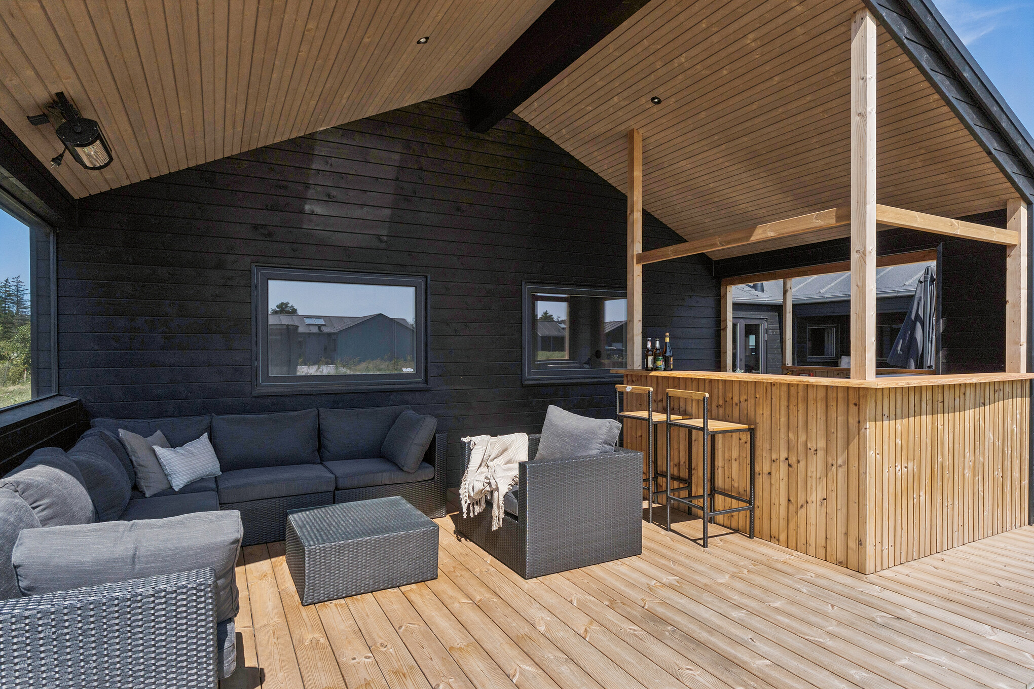 Genießen Sie einen Grillabend auf der Terrasse des Luxusferienhauses Nr. 656 in Nordjütland