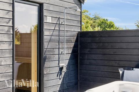 Genießen Sie die heiße Sauna im Luxusferienhaus Nr. 644 für 14 Personen