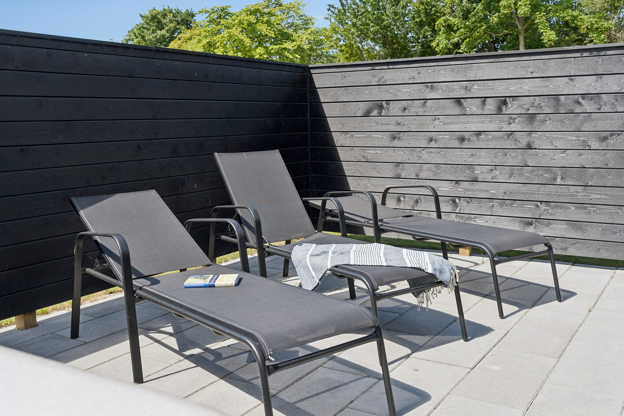 Genießen Sie einen Grillabend auf der Terrasse des Luxusferienhauses Nr. 644 in Lolland/Falster/Mön