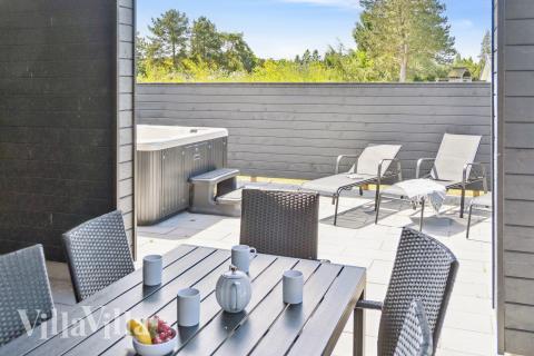 Auf der Terrasse des Ferienhauses Nr. 644 ist Platz für 14 Personen.