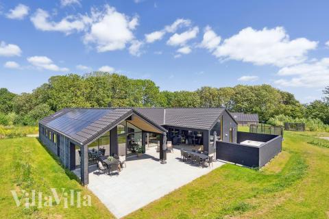 Dieses schöne Poolhaus Nr. 663 mit Platz für 18 Personen liegt in Südjütland