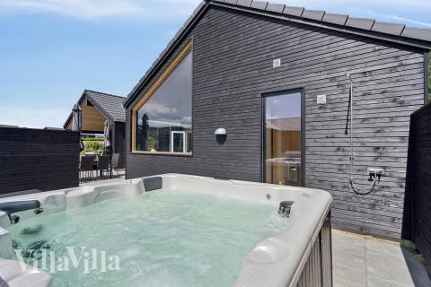 Genießen Sie den warmen Whirlpool im Luxusferienhaus Nr. 663 in Südjütland