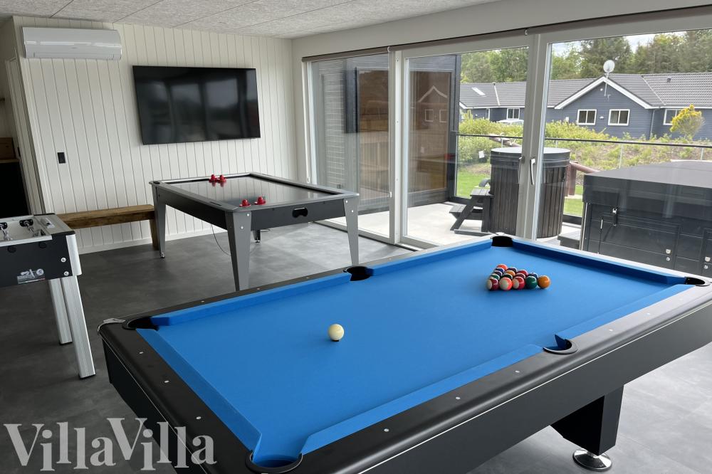 Neben den vielen schönen Stunden, die man im Poolbereich des Hauses verbringen kann, bietet das Luxusferienhaus 686 auch Spielevergnügen bei Billard/Tischtennis und Darts