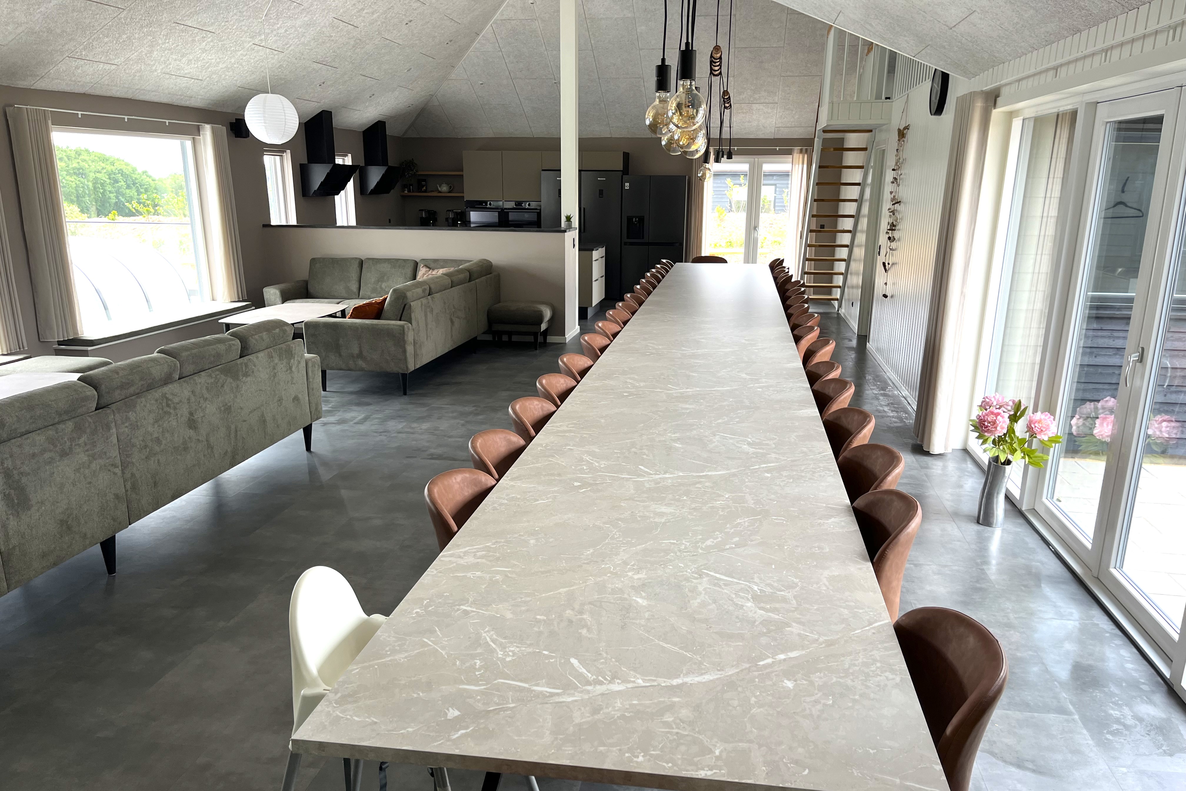 Aufenthaltsraum mit Platz für 36 im Luxusferienhaus Nr. 686.
