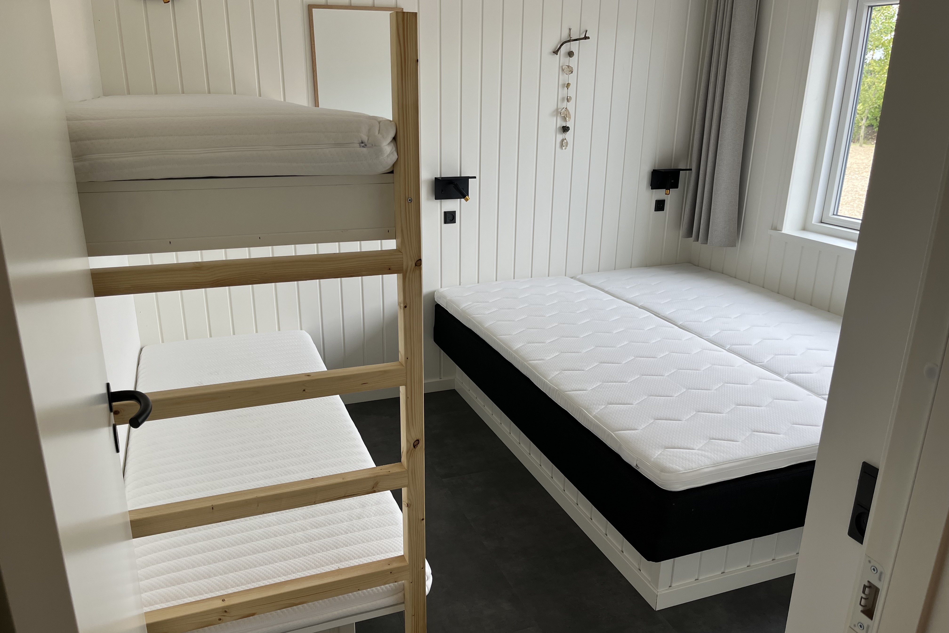 Eines der 10 Schlafzimmer im Luxusferienhaus Nr. 686