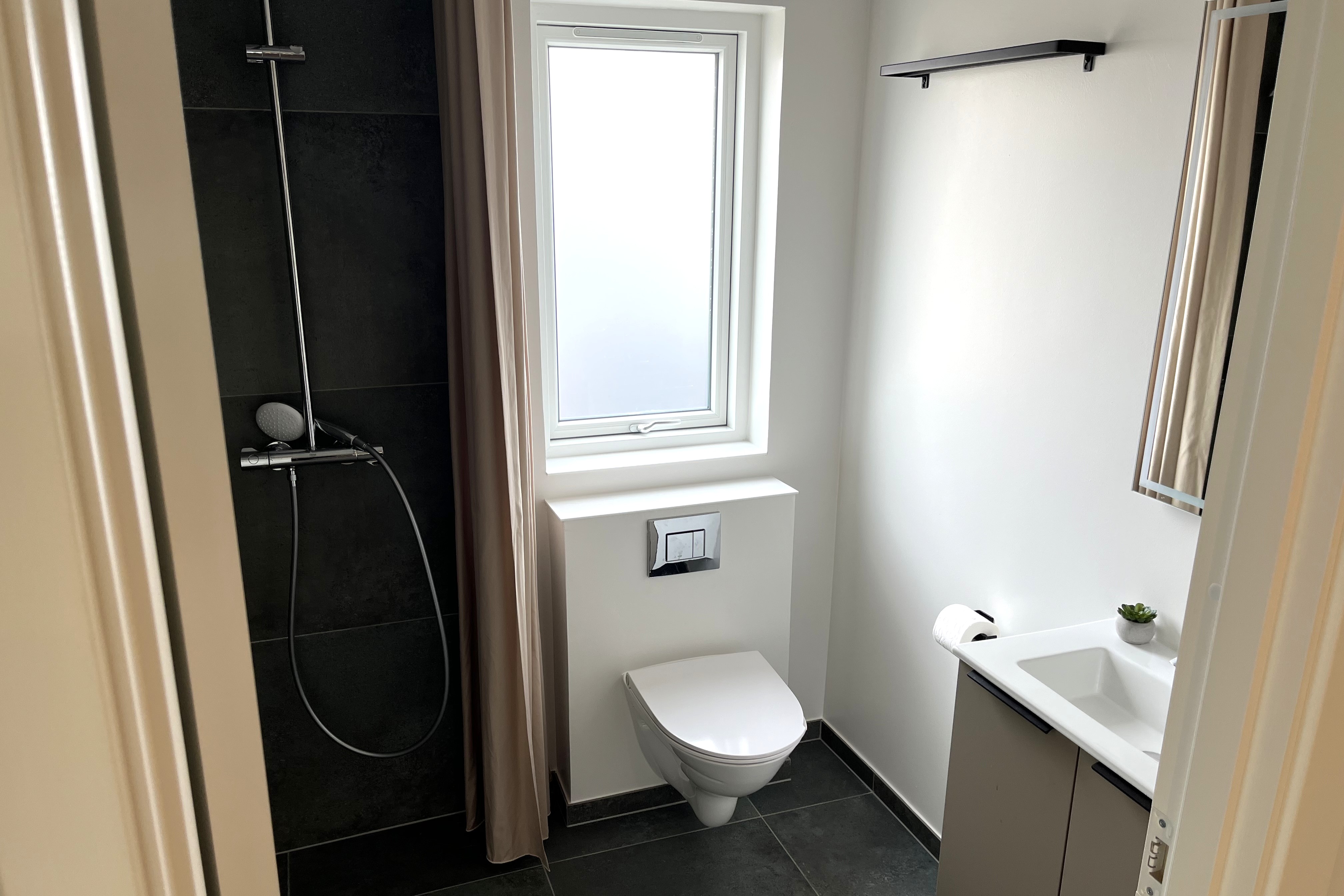 Eines der Badezimmer im Luxusferienhaus Nr. 686
