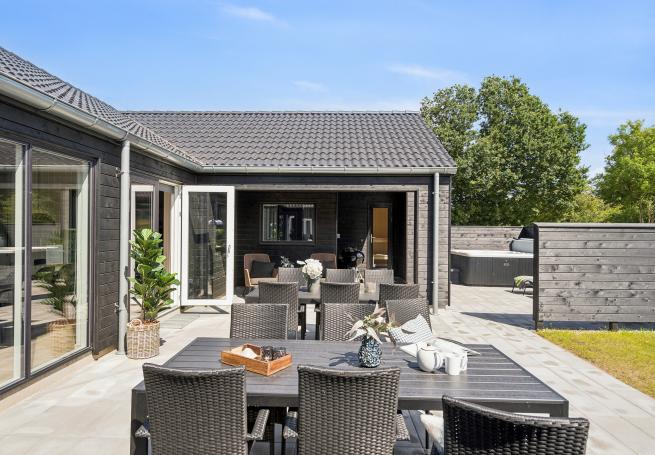 Das Luxusferienhaus Nr. 657 hat eine tolle Terrasse, die mit hochwertigen Gartenmöbeln für 20 Personen ausgestattet ist.