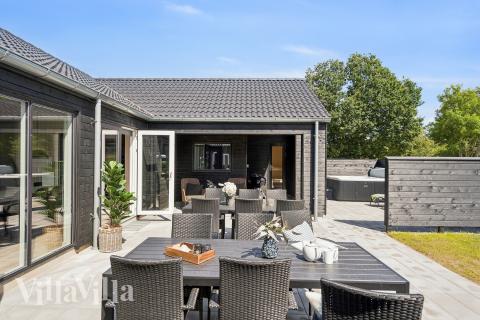 Das Luxusferienhaus Nr. 657 hat eine tolle Terrasse, die mit hochwertigen Gartenmöbeln für 20 Personen ausgestattet ist.