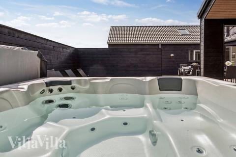 Genießen Sie den warmen Whirlpool im Luxusferienhaus Nr. 657 in Südjütland
