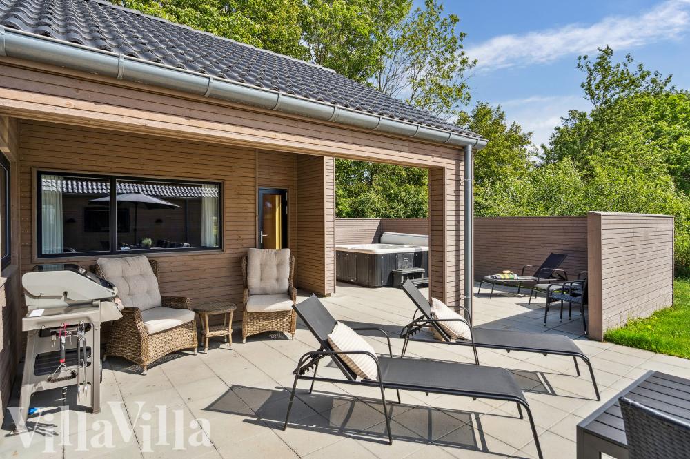 Das Luxusferienhaus Nr. 612 hat eine tolle Terrasse, die mit hochwertigen Gartenmöbeln für 24 Personen ausgestattet ist.