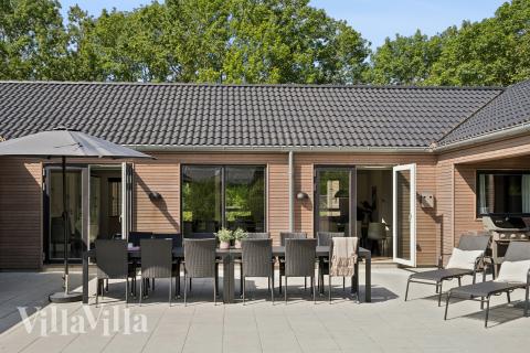 Genießen Sie einen Grillabend auf der Terrasse des Luxusferienhauses Nr. 612 in Südjütland