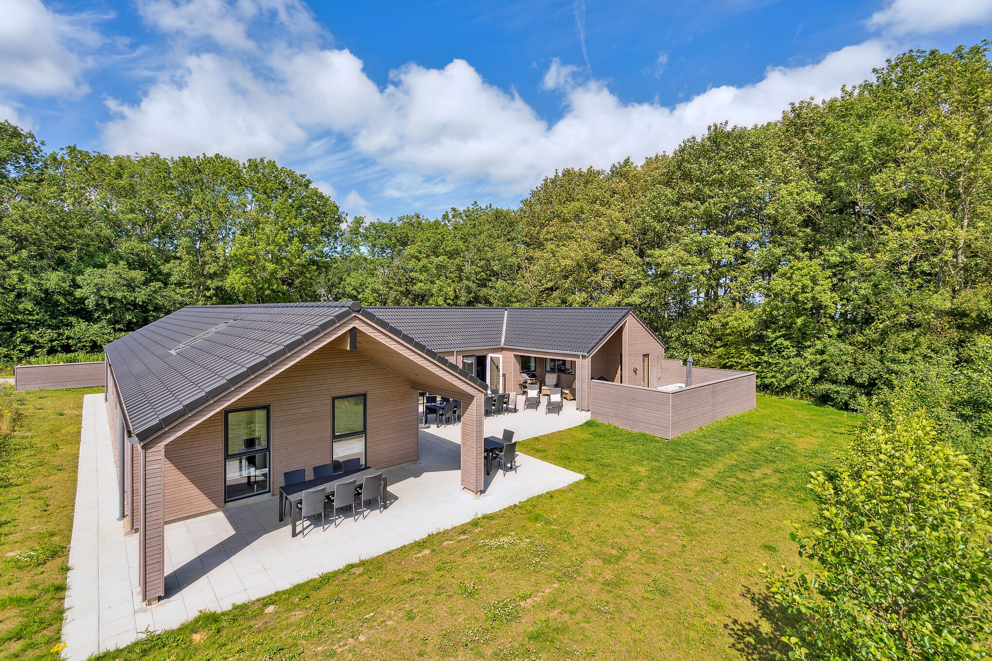 Dieses schöne Poolhaus Nr. 612 mit Platz für 24 Personen liegt in Südjütland