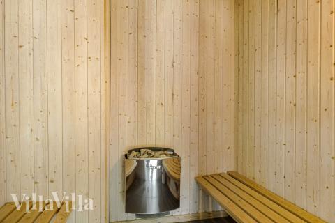 Genießen Sie die heiße Sauna im Luxusferienhaus Nr. 182 für 20 Personen