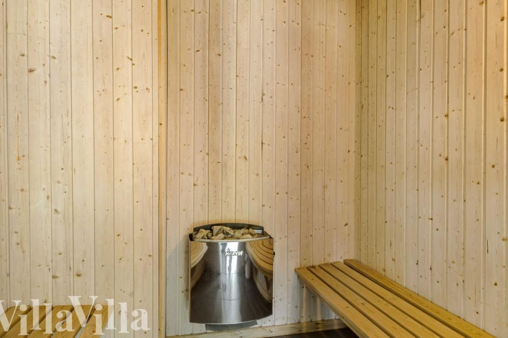 Genießen Sie die heiße Sauna im Luxusferienhaus Nr. 182 für 20 Personen
