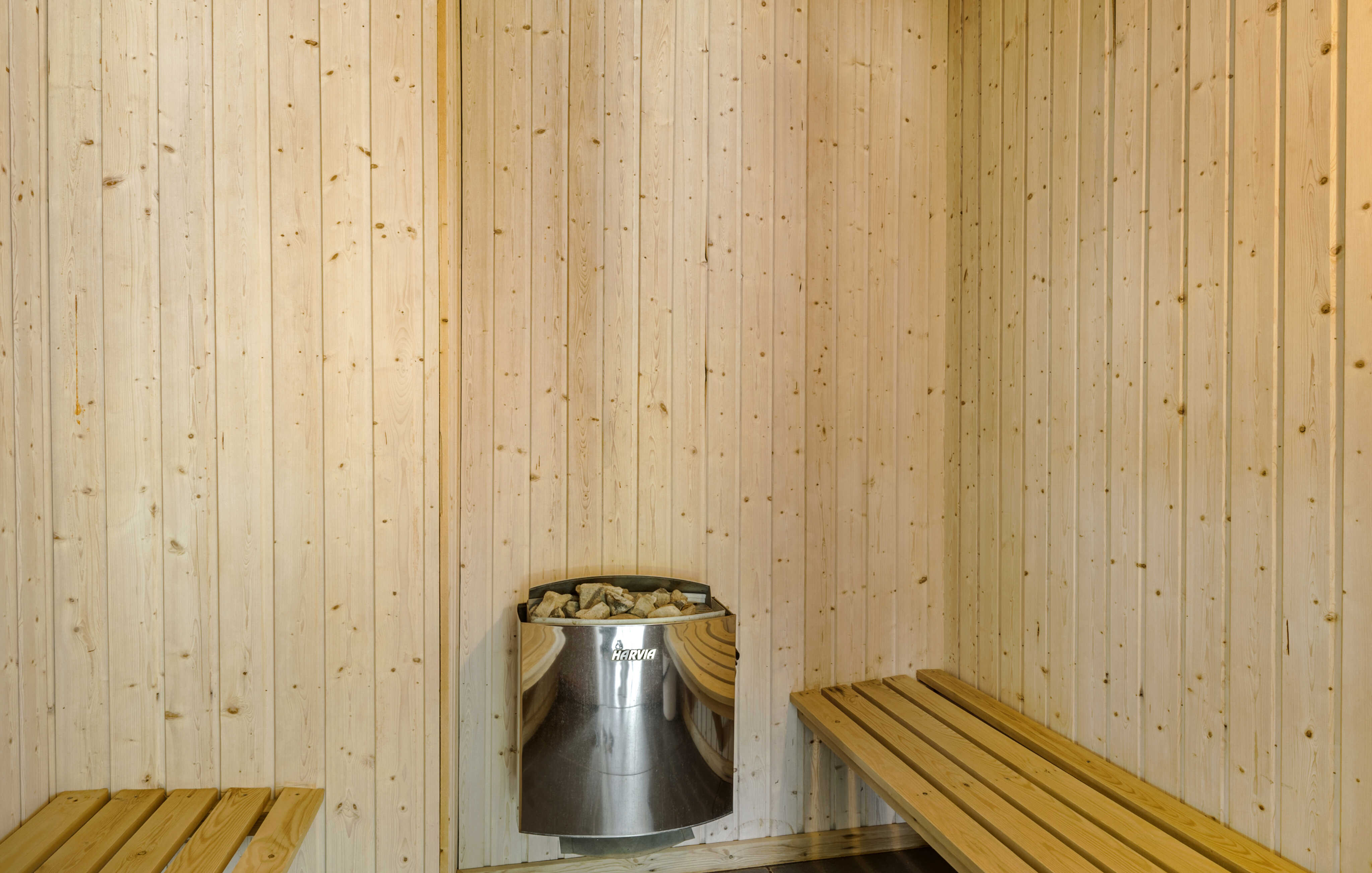 Genießen Sie die heiße Sauna im Luxusferienhaus Nr. 182 für 20 Personen