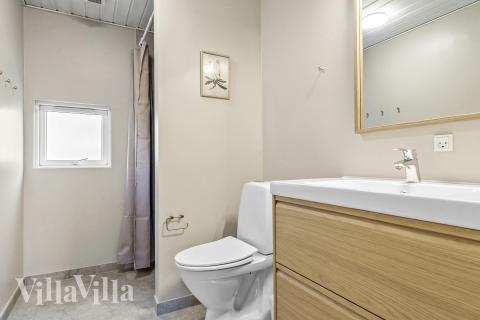 Eines der Badezimmer im Luxusferienhaus Nr. 182