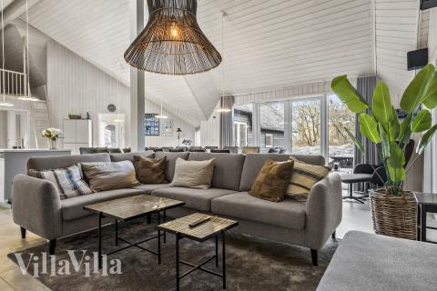 Die Couchecke im Luxusferienhaus Nr. 182 in Südjütland.