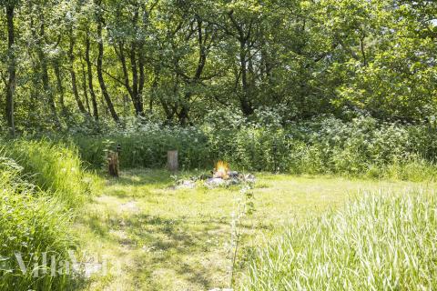 Zu dem attraktiven Ferienhaus Nr. 182 in Südjütland gehört auch ein tolles Angebot im Außenbereich, z. B. Spieleturm und Schaukeln