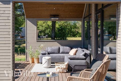 Das Luxusferienhaus Nr. 593 hat eine tolle Terrasse, die mit hochwertigen Gartenmöbeln für 14 Personen ausgestattet ist.