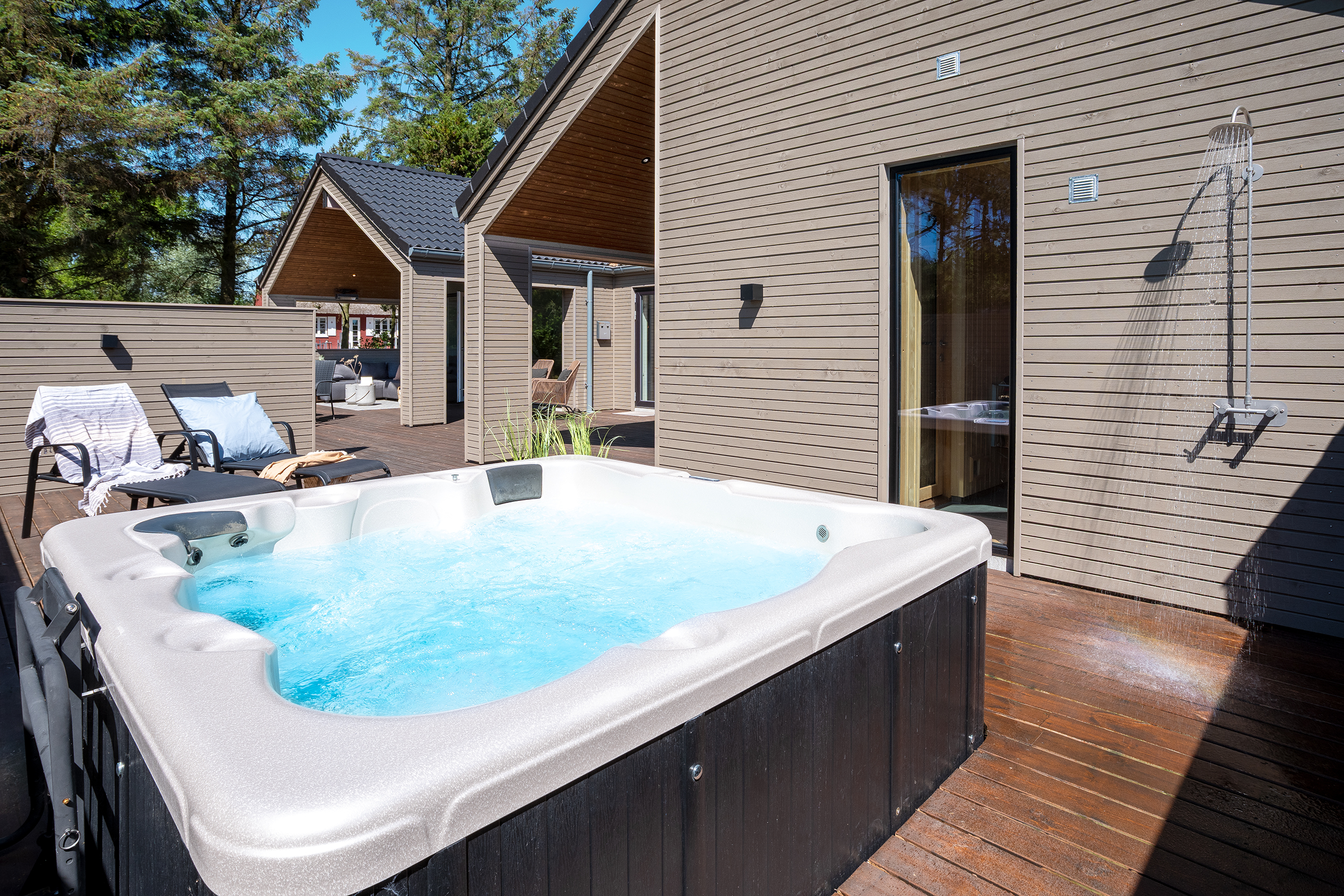 Das Luxusferienhaus Nr. 593 bietet u. a. einen tollen Whirlpool
