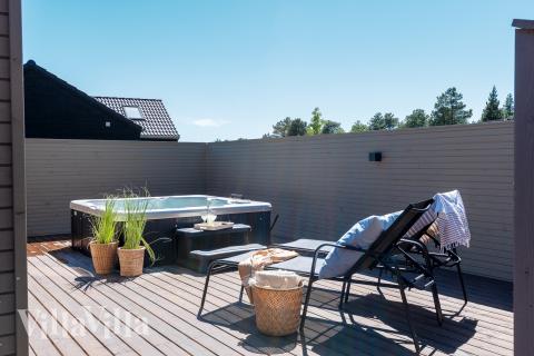 Das Luxusferienhaus Nr. 593 bietet u. a. einen tollen Whirlpool