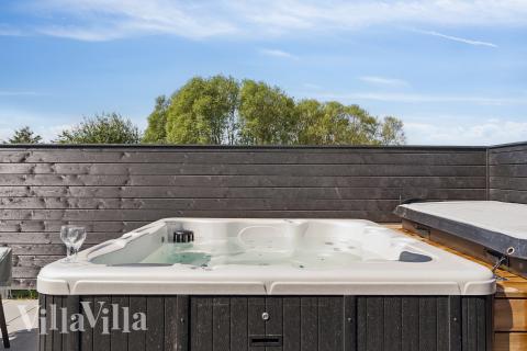 Genießen Sie den warmen Whirlpool im Luxusferienhaus Nr. 667 in Fünen und seine Inseln