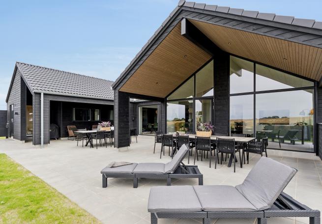 Das Luxusferienhaus Nr. 668 hat eine tolle Terrasse, die mit hochwertigen Gartenmöbeln für 16 Personen ausgestattet ist.