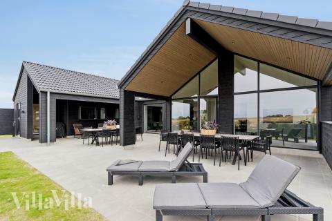 Das Luxusferienhaus Nr. 668 hat eine tolle Terrasse, die mit hochwertigen Gartenmöbeln für 16 Personen ausgestattet ist.