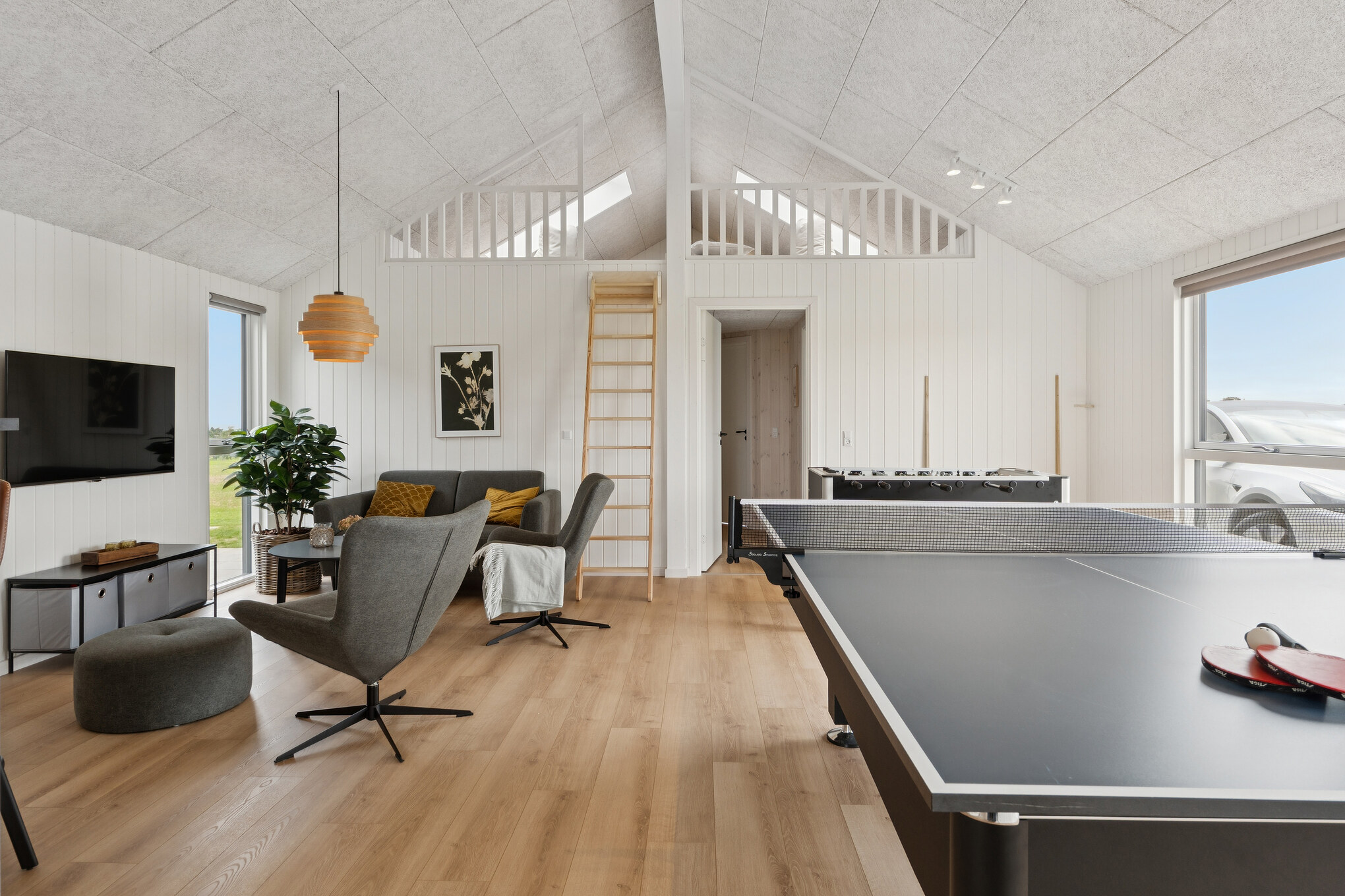 Neben den vielen schönen Stunden, die man im Poolbereich des Hauses verbringen kann, bietet das Luxusferienhaus 668 auch Spielevergnügen bei Billard/Tischtennis und Darts