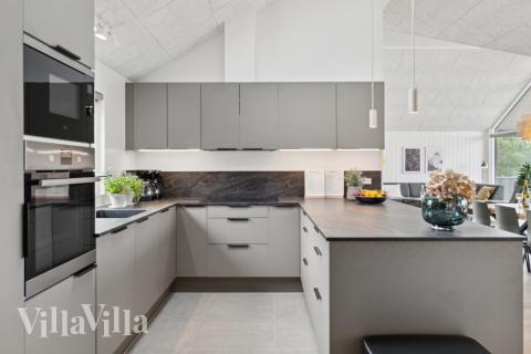 Die Küche in dem Luxusferienhaus Nr. 668 ist so gut ausgestattet, dass man problemlos Mahlzeiten für 16 Personen zubereiten kann.