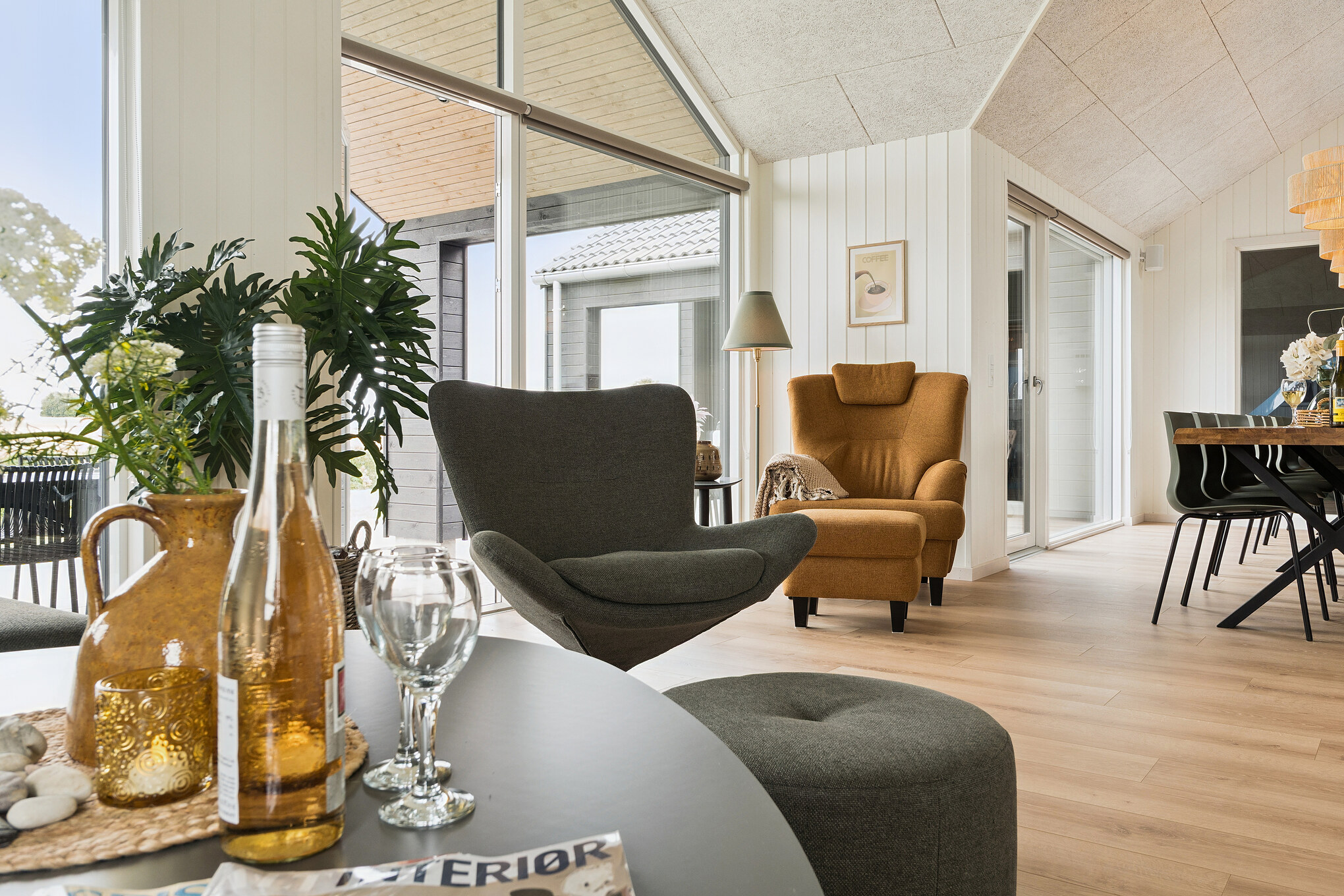Die Couch im Luxusferienhaus Nr. 668 in Fünen und seine Inseln lädt zu Gesellschaftsspielen oder zu Kinoabenden ein.