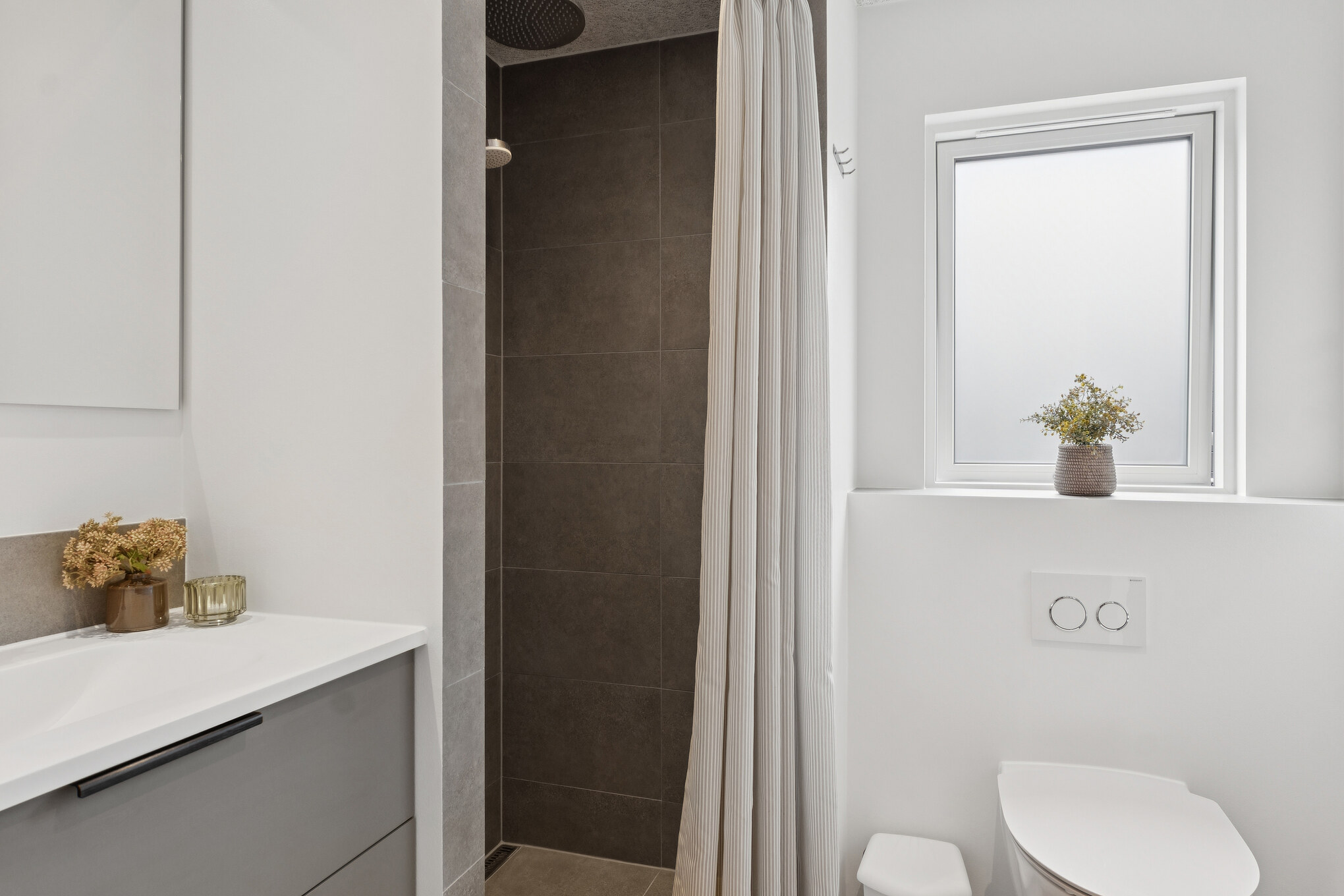 Eines der Badezimmer im Luxusferienhaus Nr. 668