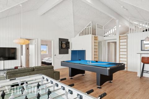 Das Luxusferienhaus 695 für 20 Personen hat einen großen Aktivitätsraum mit u. a. Billard und Darts