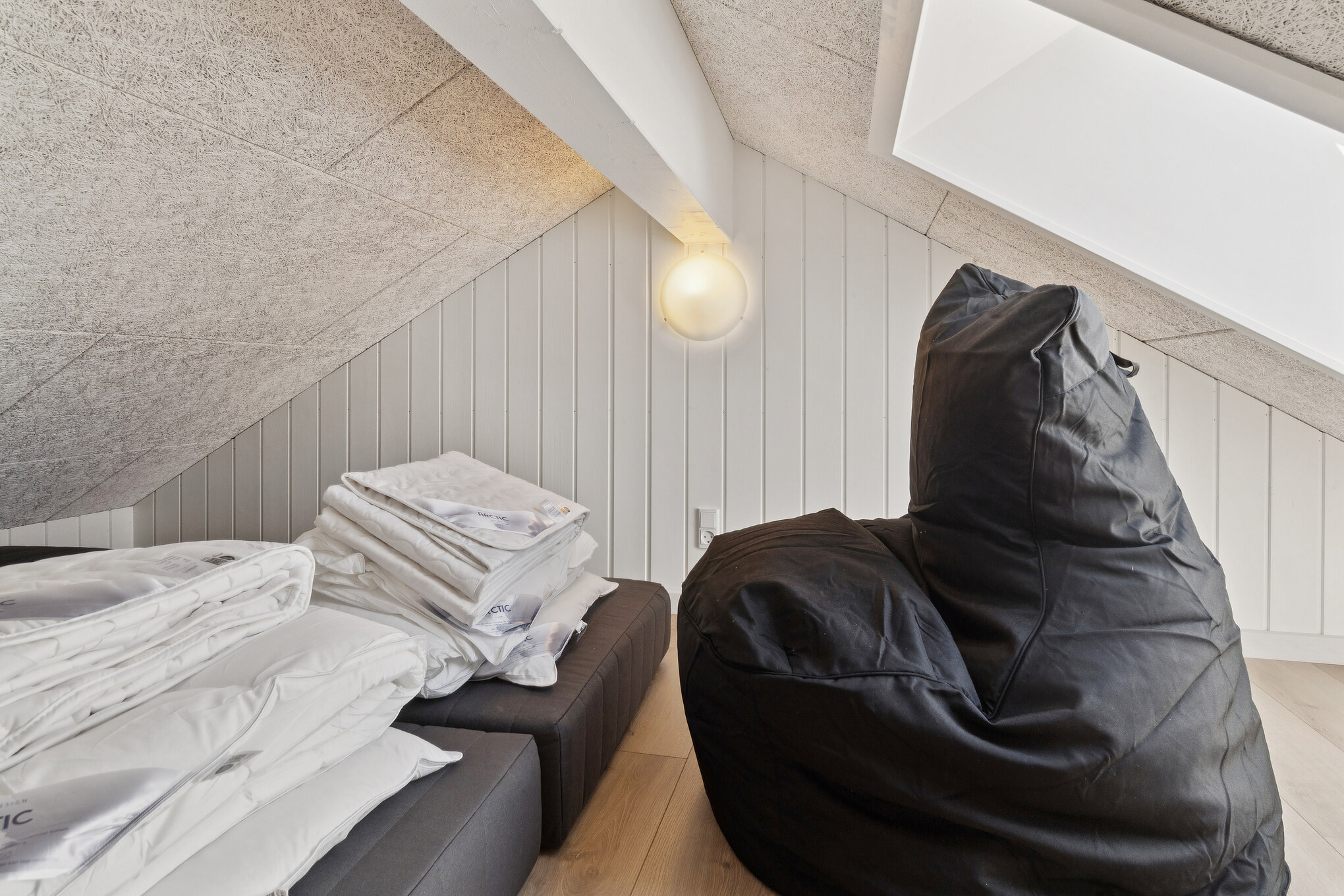 Einige der 16 Schlafgelegenheiten befinden sich im Luxusferienhaus Nr. 811 auf dem ausgebauten Dachboden