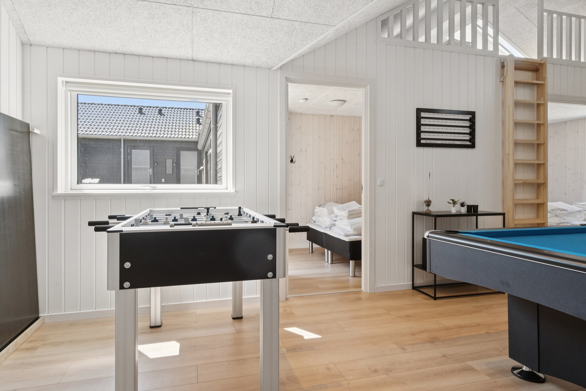 Das Luxusferienhaus 811 für 16 Personen hat einen großen Aktivitätsraum mit u. a. Billard und Darts